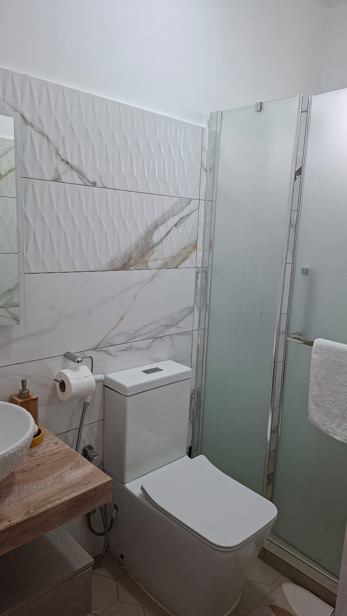 Bedroom 1 ensuite bathroom