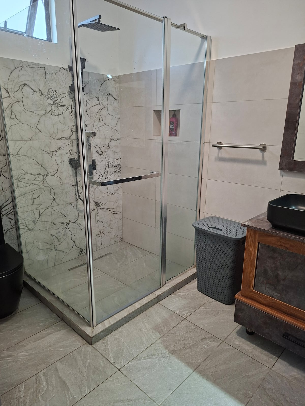Bedroom 3 ensuite bathroom