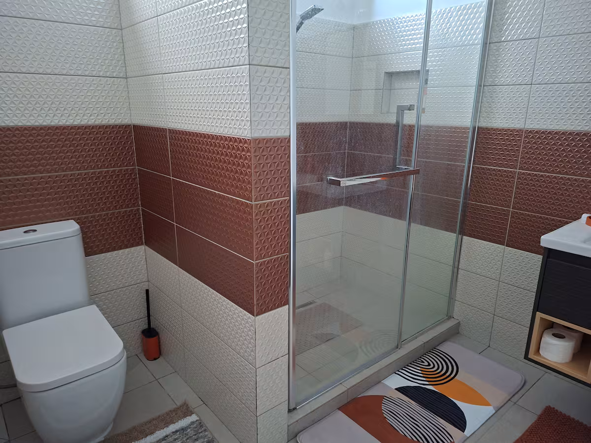 Bedroom 5 ensuite bathroom